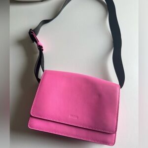 BAGGU Small Block Purse in Bright Pink